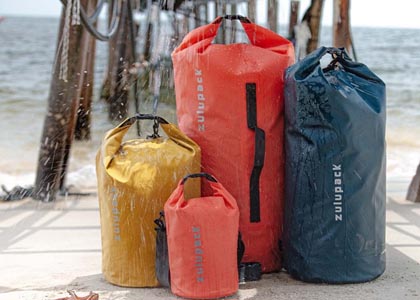 Co je Dry Bag a proč by neměl chybět při cestování ani vodních sportech?